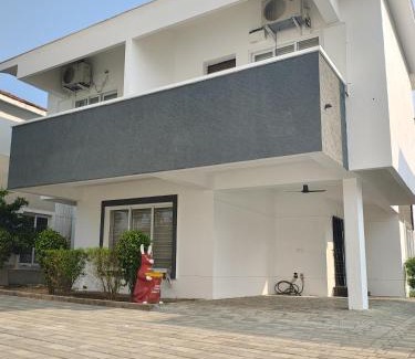Krishna Karanai House | Paris villas
