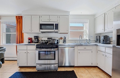 Old Town Alexandria House | Park 4 Cars < > A Stunning Old Town Xcape