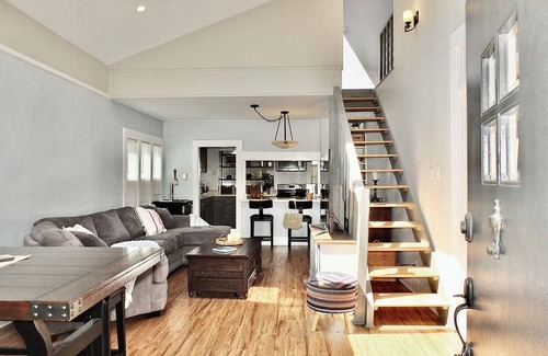 Belmont Shore House | Park Avenue Beach Paradise – Chic & Secluded 4 BDR