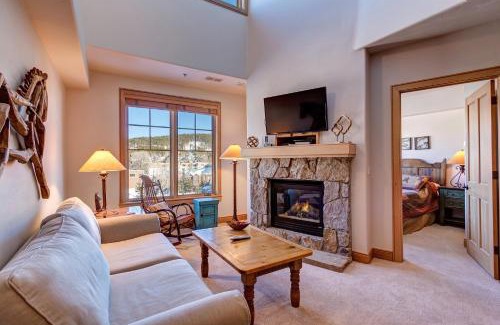 Historic District Apartment | Park Avenue Lofts 306 by Great Western Lodging