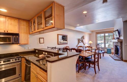 Historic District Apartment | Park Avenue Lofts 306 by Great Western Lodging