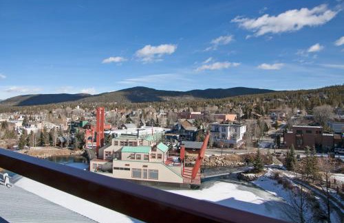 Historic District Apartment | Park Avenue Lofts 306 by Great Western Lodging