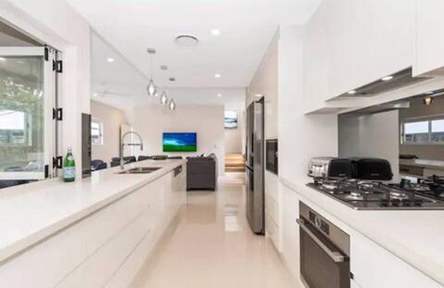 Auchenflower Apartment | Park Avenue Luxe 1BR - 4km to City, Outdoor BBQ