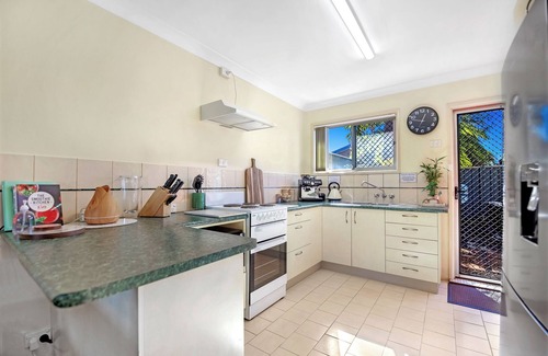 Coffs Harbour Apartment | Park Beach Retreat - Newly appointed Apartment, Walk to Beach, Shops and Eateries