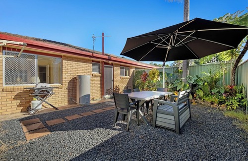 Coffs Harbour Apartment | Park Beach Retreat - Newly appointed Apartment, Walk to Beach, Shops and Eateries