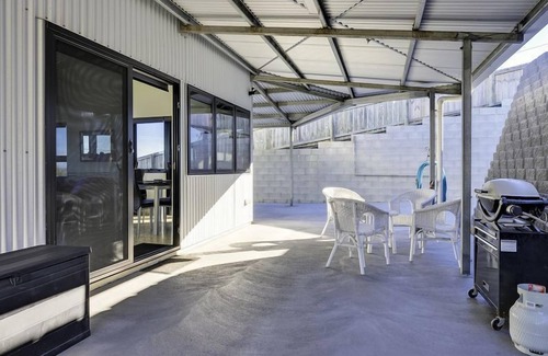 Dodges Ferry House | Park Beach Retreat - Ideal for couples