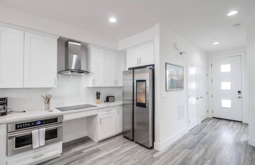 University Heights Apartment | Park Blvd 301 | Modern | Urban Oasis | SPA