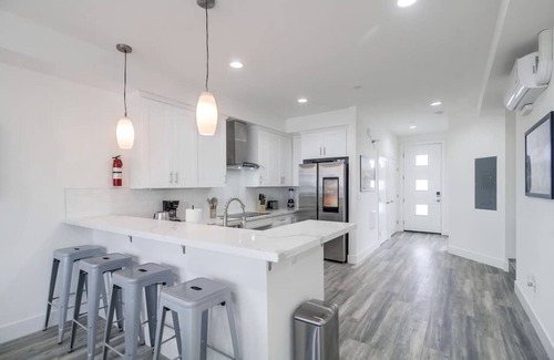 University Heights Apartment | Park Blvd 301 | Modern | Urban Oasis | SPA