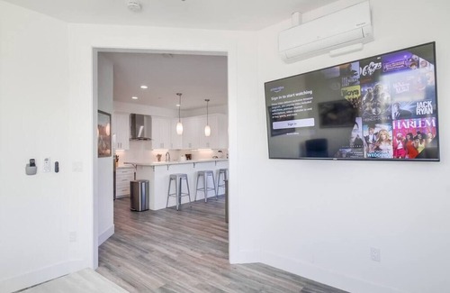 University Heights Apartment | Park Blvd 304 | Contemporary | Brand New | Cozy