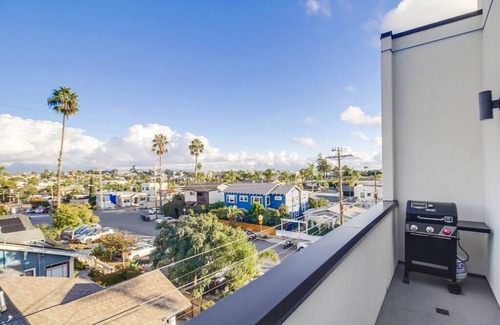 University Heights Apartment | Park Blvd 304 | Contemporary | Brand New | Cozy