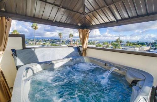 University Heights Apartment | Park Blvd Paradise 303 - King Bed with a Private Spa