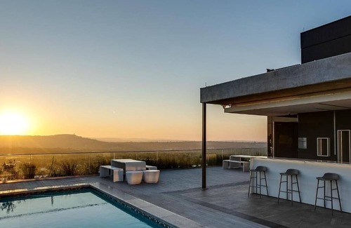 Parkwood Apartment | Park Central Rosebank/Sandton Loft