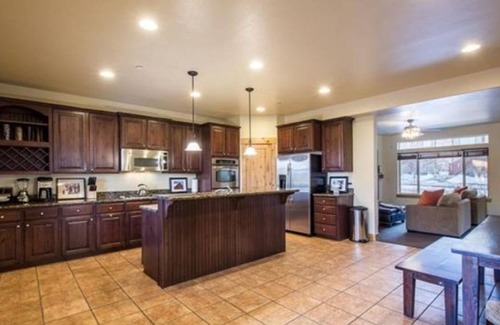 Bear Hollow Village Condo | Park City Ski House, 3 Mins From Park City Resort with Private Hot Tub