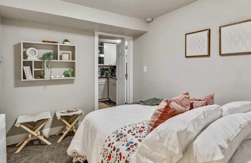 Alpine House | Park Close By|Big Grass Yard|Rooftop Patio