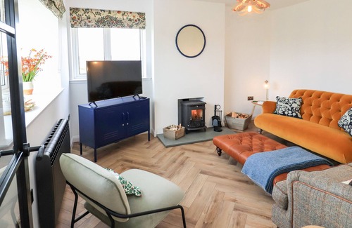 Baleshare Cottage | PARK COTTAGE, pet friendly, with open fire in Claddach Kirkibost