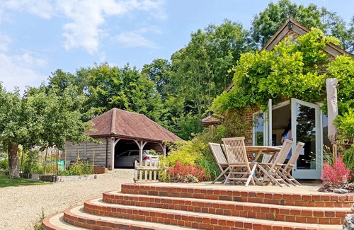 East Meon Cottage | Park Cottage, Bordean - sleeps 3 guests in 2 bedrooms