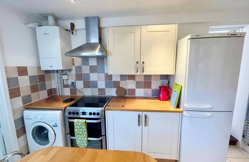 Henley House | Park End House - Parking Pet Friendly - From 180 Per Night