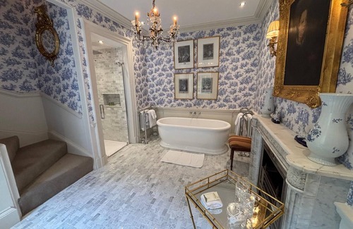 Little Hayfield Bed & Breakfast | Park Hall Manor