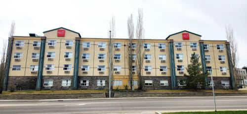 Red Deer Hotel | Park Hill Inn & Suite