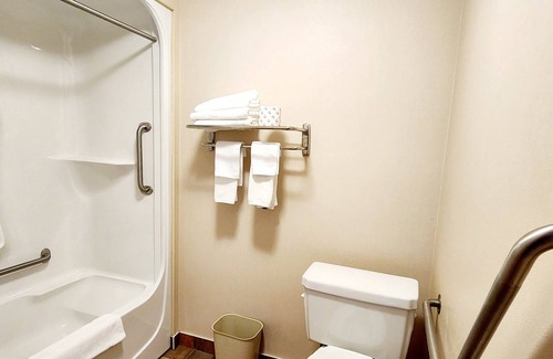 Red Deer Hotel | Park Hill Inn & Suites