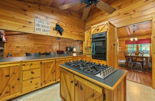 Epworth Cabin | Park Hollow - Explore the nearby river and soak in the hot tub!