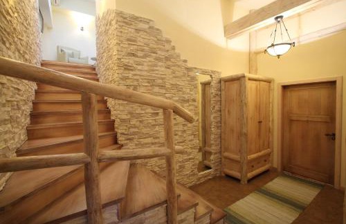 Protsiv Hotel | Park-Hotel Butenko Stable