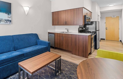Rutland Hotel | Park Inn by Radisson, Kelowna