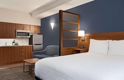 Rutland Hotel | Park Inn by Radisson, Kelowna