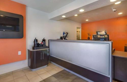 North Alameda Hotel | Park Inn by Radisson, Lakewood