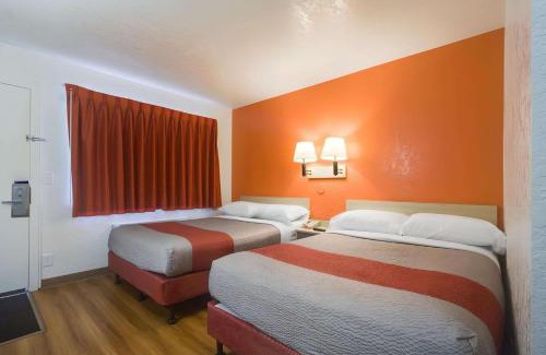 North Alameda Hotel | Park Inn by Radisson, Lakewood
