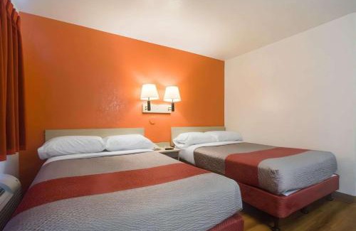 North Alameda Hotel | Park Inn by Radisson, Lakewood