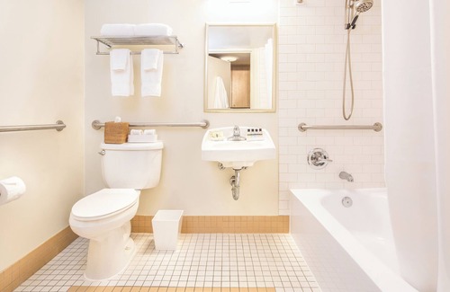 Goose Hollow Hotel | Park Lane Suites and Inn