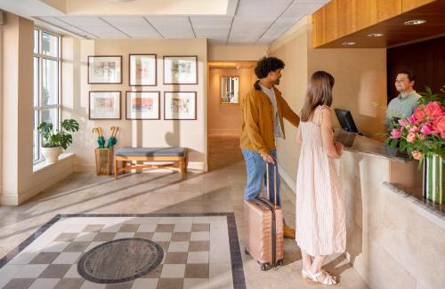 Goose Hollow Hotel | Park Lane Suites & Inn