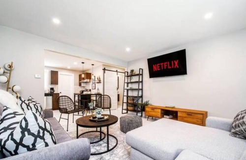 Northeast Edmonton House | Park Life Retreat - King Bed - Pet Friendly - Clean!