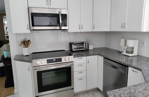 Greenport House | Park-like setting, private lane, walk to beach, close to town. Boats welcome.