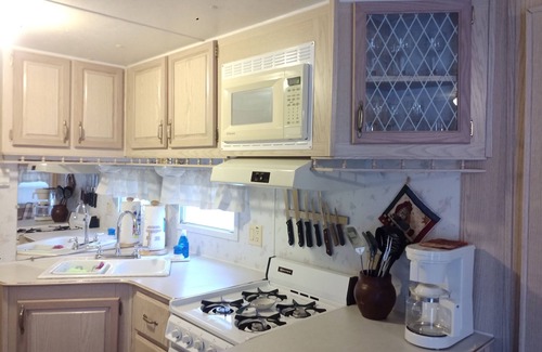 Edinburg House | Park Model 55+Cozy 1-bedroom, WiFi, AC, cozy place in Edinburg, TX.