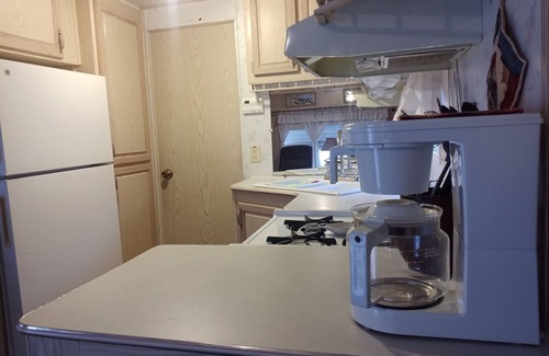 Edinburg House | Park Model 55+Cozy 1-bedroom, WiFi, AC, cozy place in Edinburg, TX.