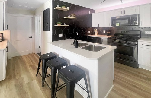 Casey House | Park Place .5mi from Downtown