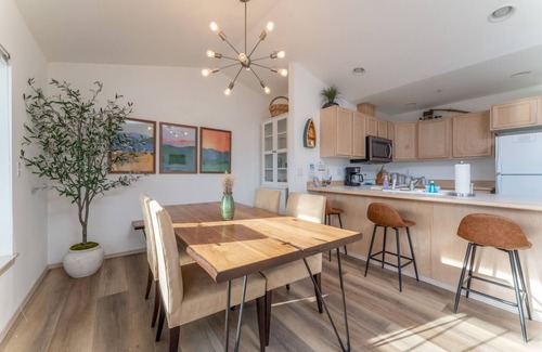 Chelan Condo | Park Pointe D301 - Community Pool/Hot tub