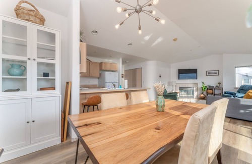 Chelan Condo | Park Pointe D301 - Community Pool/Hot tub