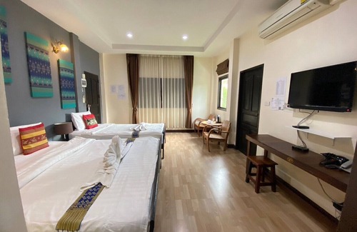 Nong Khai Hotel | Park & Pool Resort