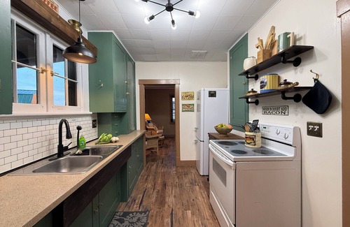 Island Park Cabin | Park Ranger Cabin* 2Br, Sleeps 6, Wifi, Fire Pit, Next to Henry's Lake