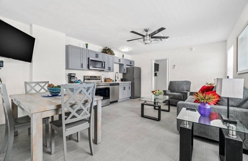 Madeira Beach Apartment | Park Shore Suite 9 - Madeira Beach!