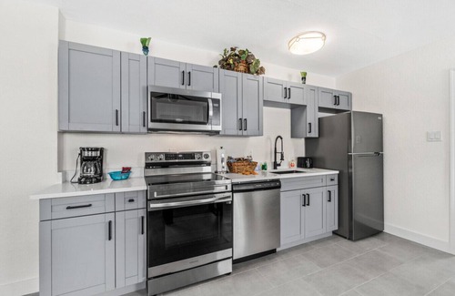 Madeira Beach Apartment | Park Shore Suite 9 - Madeira Beach!