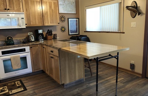Island Park Cabin | Park & Sled. Uncle Tom s Cabin, 5 beds, hot tub, 30 miles to Yellowstone.