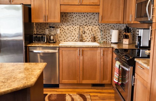 Downtown Leavenworth Condo | PARK @ THE CONDO AND WALK TO TOWN. POOLS & HOT TUBS OPEN NOW, PRETTY VIEWS