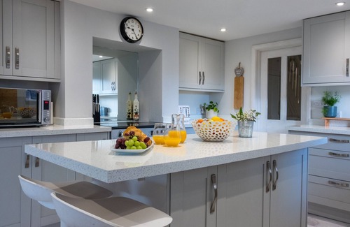 Nettlestone Cottage | Park View - a semi detached house that sleeps 10 guests in 5 bedrooms