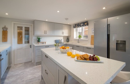 Nettlestone Cottage | Park View - a semi detached house that sleeps 10 guests in 5 bedrooms