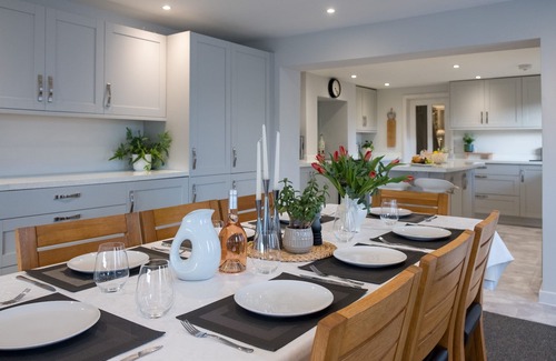 Nettlestone Cottage | Park View - a semi detached house that sleeps 10 guests in 5 bedrooms