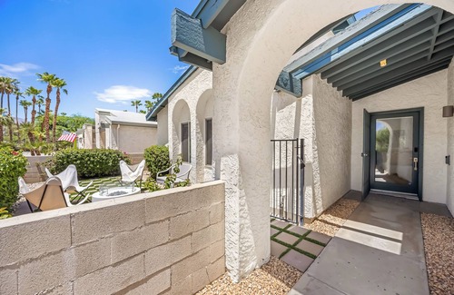 Downtown Palm Springs House | Park View Bungalow - Beautiful remodel in Demuth Park